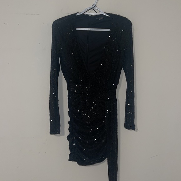 Black deep V fitted dress - Picture 3 of 9